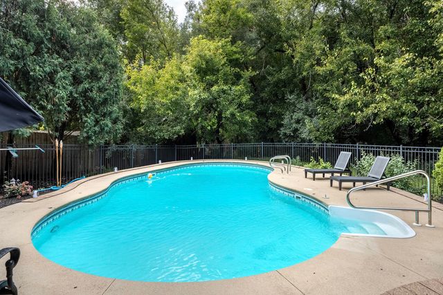 505 Bernie Court, Naperville, IL 60565