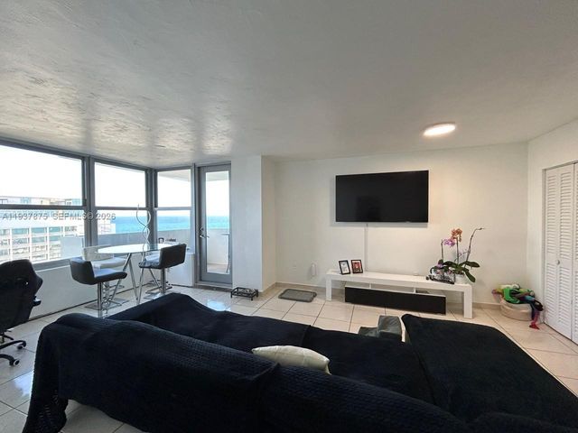 2899 Collins Ave 1717, Miami Beach, FL 33140