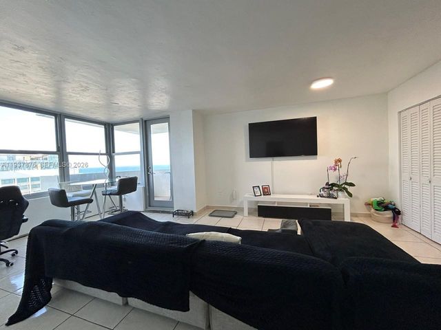 2899 Collins Ave 1717, Miami Beach, FL 33140