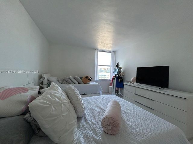 2899 Collins Ave 1717, Miami Beach, FL 33140