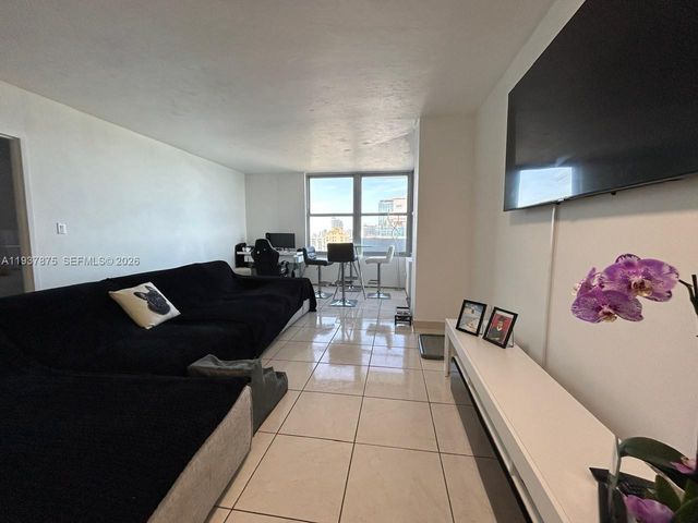 2899 Collins Ave 1717, Miami Beach, FL 33140