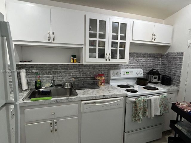 2899 Collins Ave 1717, Miami Beach, FL 33140