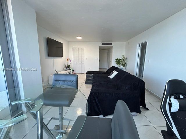 2899 Collins Ave 1717, Miami Beach, FL 33140