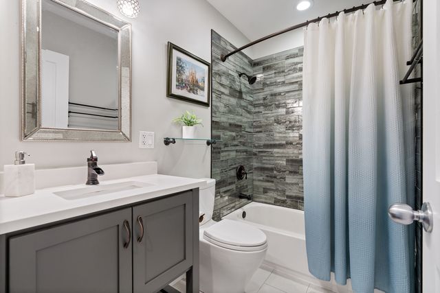 1461 W Grand Avenue 1, Chicago, IL 60642