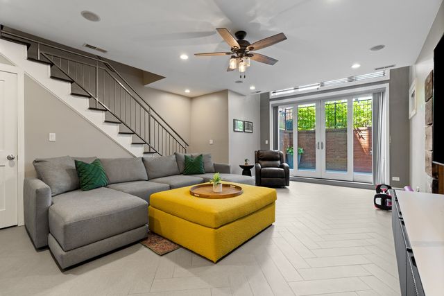 1461 W Grand Avenue 1, Chicago, IL 60642