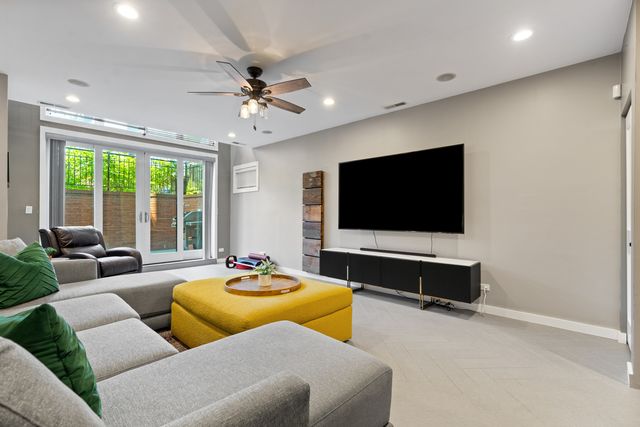 1461 W Grand Avenue 1, Chicago, IL 60642