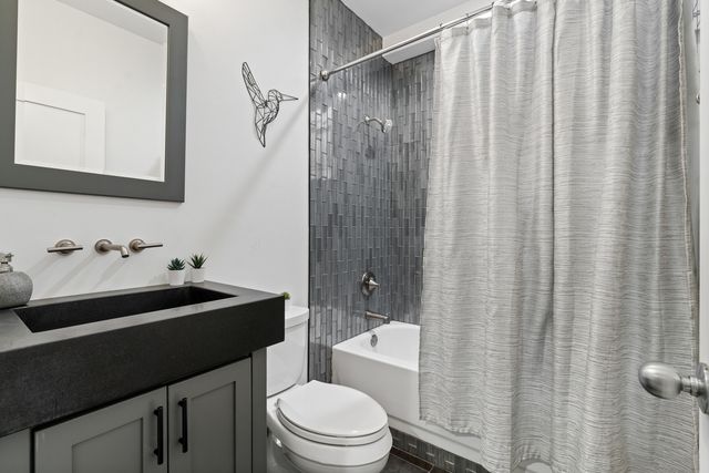 1461 W Grand Avenue 1, Chicago, IL 60642