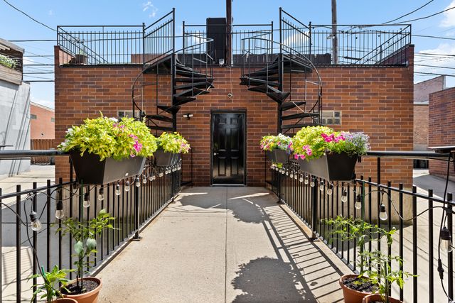 1461 W Grand Avenue 1, Chicago, IL 60642