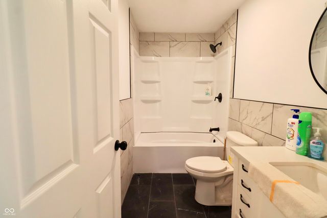 8913 Glass Chimney Lane, Fishers, IN 46037