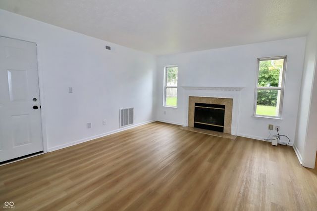 8913 Glass Chimney Lane, Fishers, IN 46037