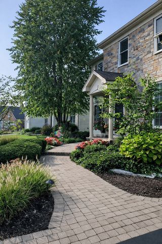 823 Columbia Circle, North Aurora, IL 60542