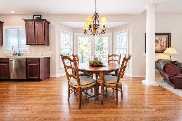 823 Columbia Circle, North Aurora, IL 60542