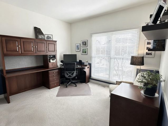 823 Columbia Circle, North Aurora, IL 60542