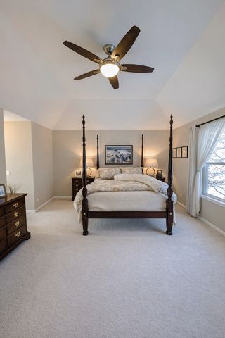 823 Columbia Circle, North Aurora, IL 60542