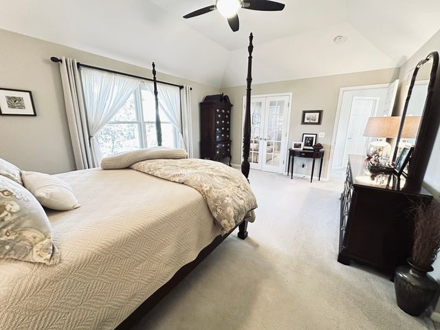 823 Columbia Circle, North Aurora, IL 60542