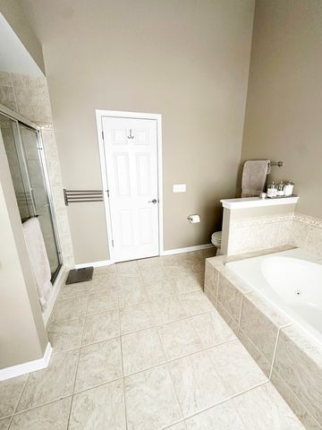 823 Columbia Circle, North Aurora, IL 60542