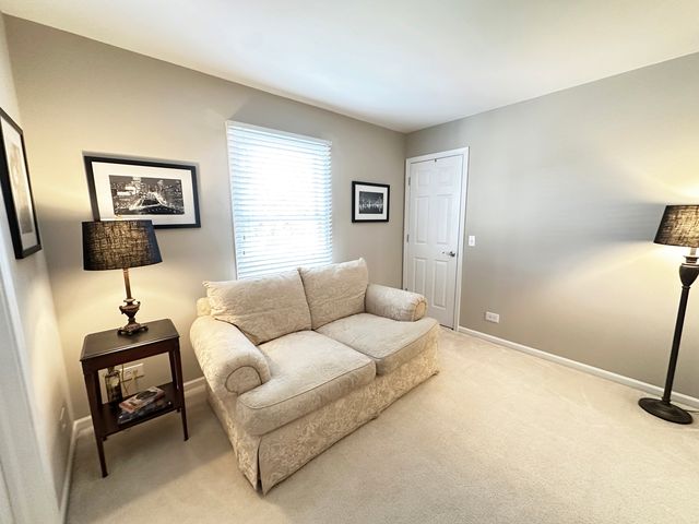 823 Columbia Circle, North Aurora, IL 60542