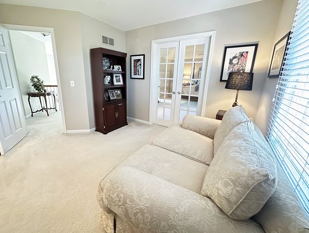 823 Columbia Circle, North Aurora, IL 60542