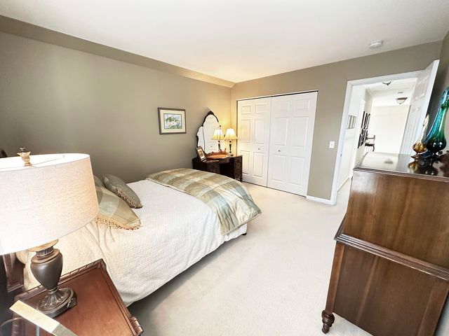 823 Columbia Circle, North Aurora, IL 60542