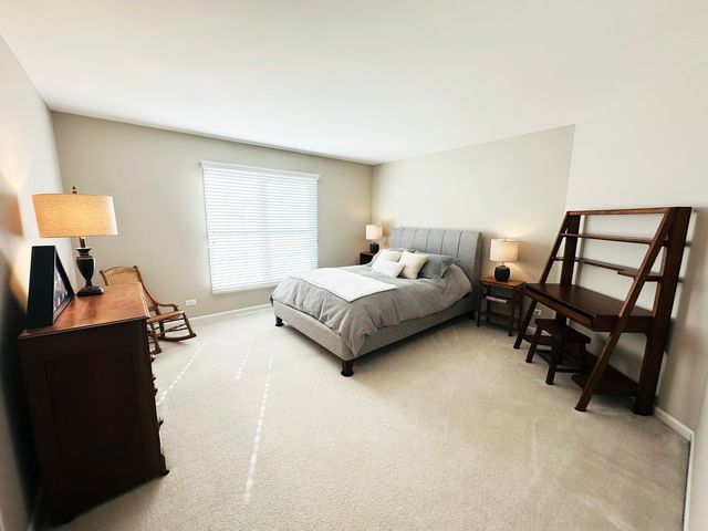 823 Columbia Circle, North Aurora, IL 60542