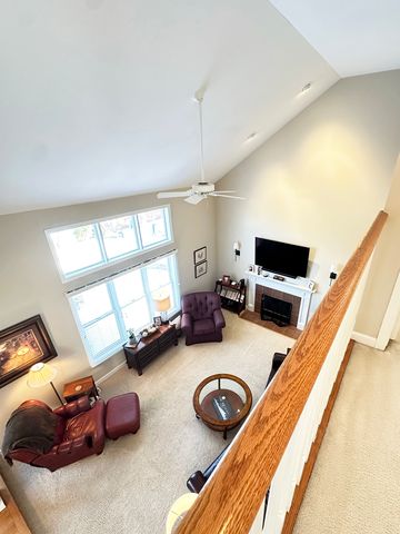 823 Columbia Circle, North Aurora, IL 60542