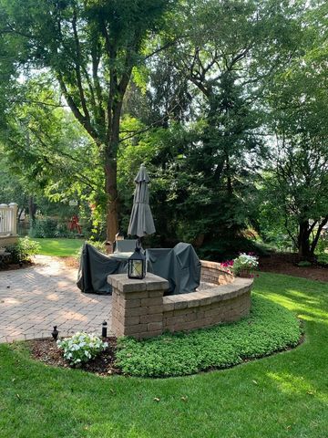 823 Columbia Circle, North Aurora, IL 60542