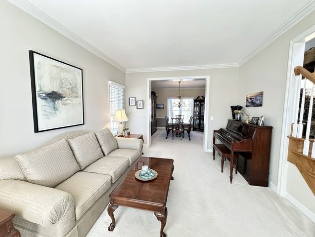 823 Columbia Circle, North Aurora, IL 60542