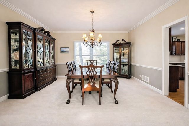 823 Columbia Circle, North Aurora, IL 60542