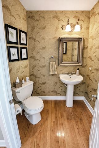 823 Columbia Circle, North Aurora, IL 60542