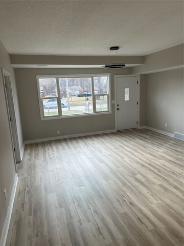 621 SE 9th Street, Des Moines, IA 50309