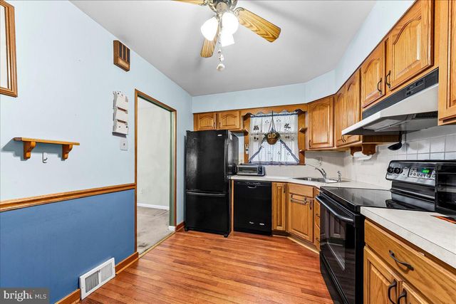 327 ASHLAND AVE, Secane, PA 19018