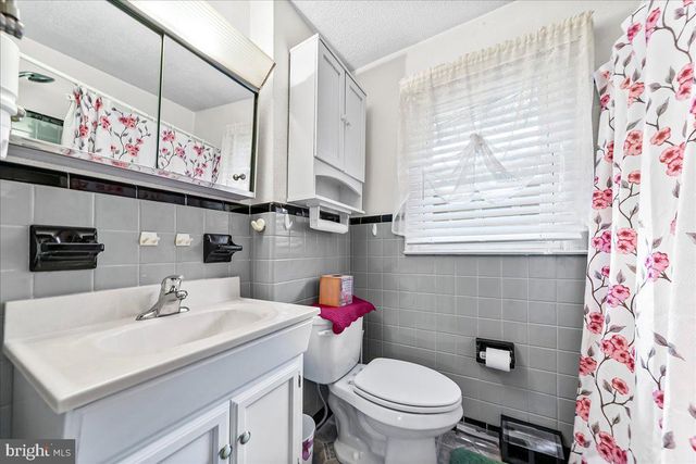 327 ASHLAND AVE, Secane, PA 19018