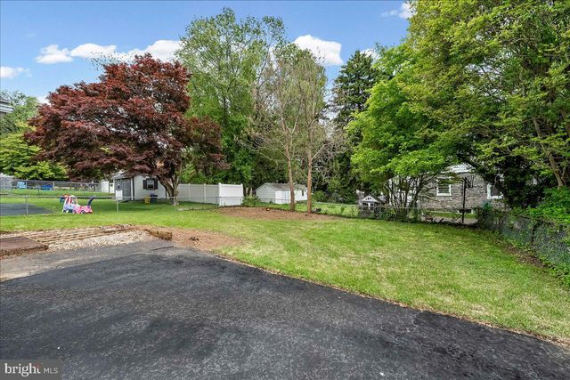 327 ASHLAND AVE, Secane, PA 19018