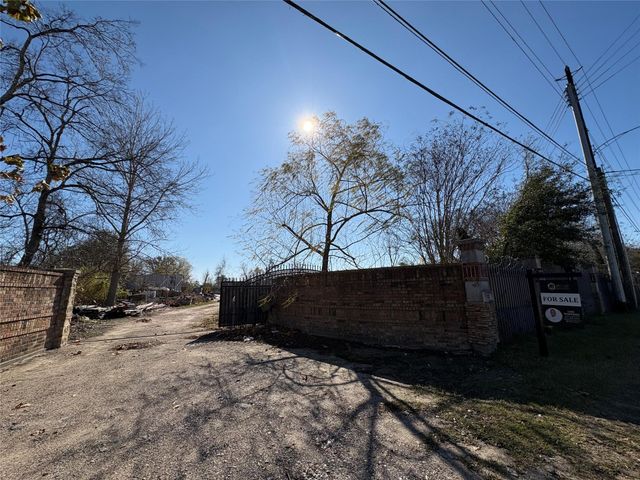 1227 W Little York Road, Houston, TX 77091