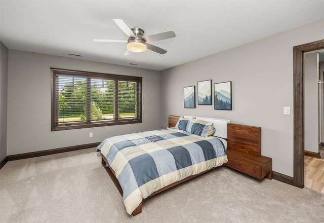 7308 NW 86th Street, Johnston, IA 50131
