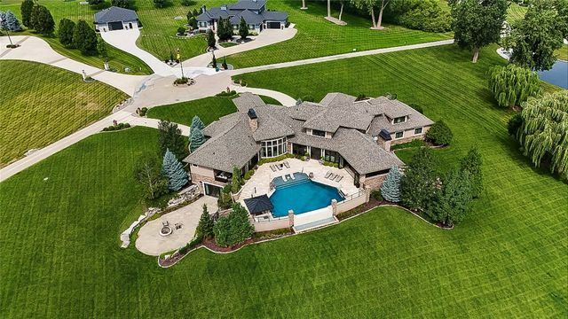 7308 NW 86th Street, Johnston, IA 50131