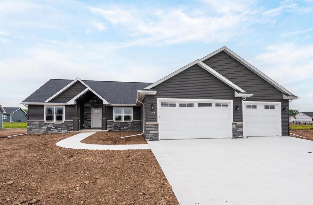 W7008 JACLYN LANE, Greenville, WI 54942