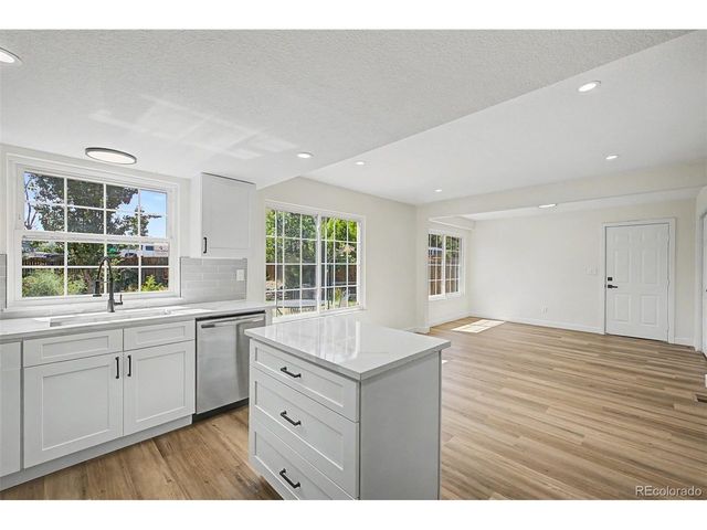 1421 S Chambers Cir, Aurora, CO 80012