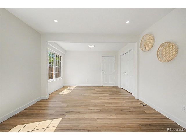 1421 S Chambers Cir, Aurora, CO 80012