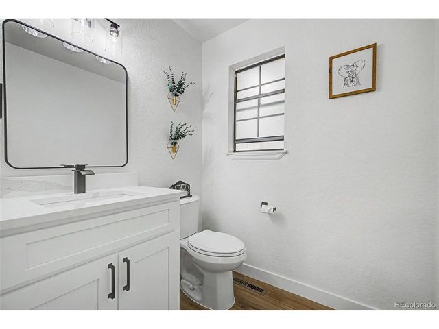 1421 S Chambers Cir, Aurora, CO 80012