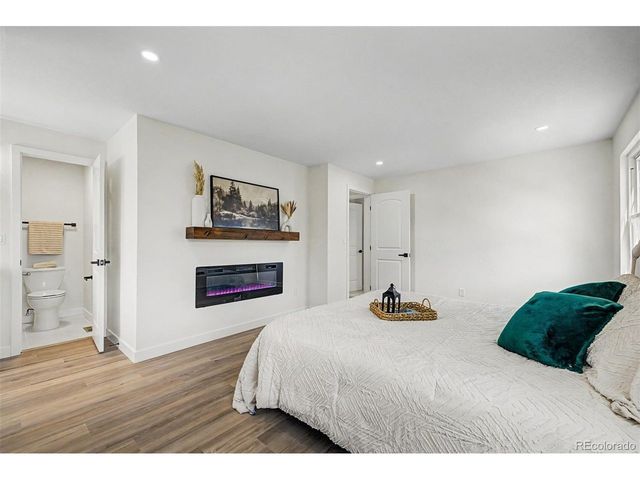 1421 S Chambers Cir, Aurora, CO 80012
