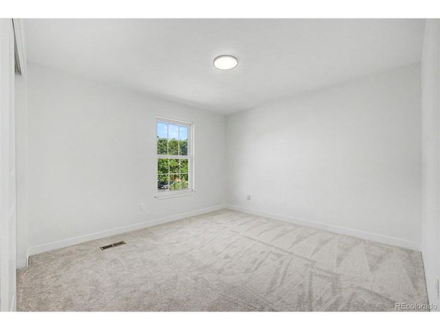 1421 S Chambers Cir, Aurora, CO 80012