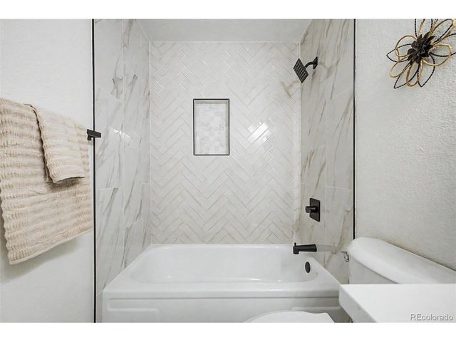 1421 S Chambers Cir, Aurora, CO 80012