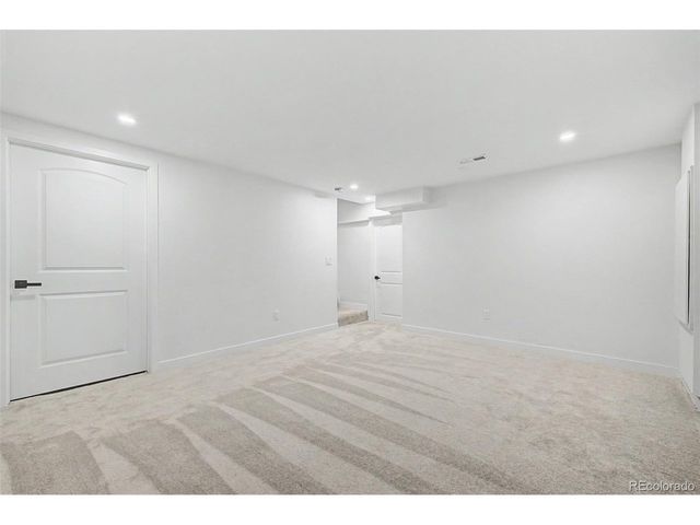 1421 S Chambers Cir, Aurora, CO 80012