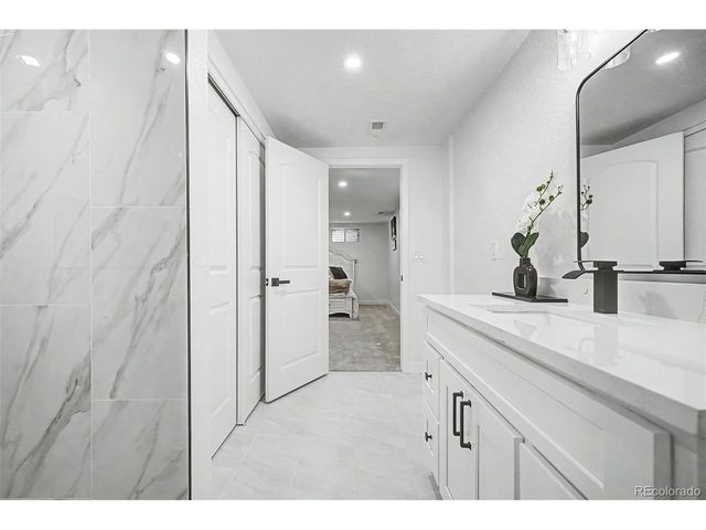1421 S Chambers Cir, Aurora, CO 80012