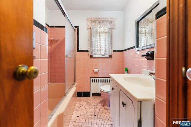 722 Oak Street, Ridgefield, NJ 07657