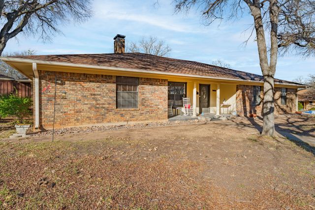 1511 Oak Forest Drive, Graham, TX 76450