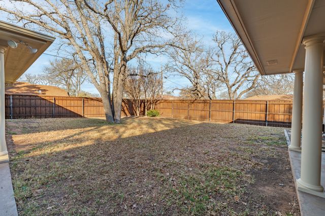 1511 Oak Forest Drive, Graham, TX 76450
