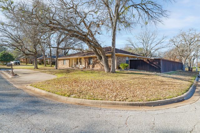 1511 Oak Forest Drive, Graham, TX 76450