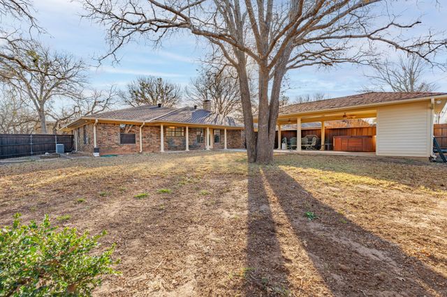 1511 Oak Forest Drive, Graham, TX 76450